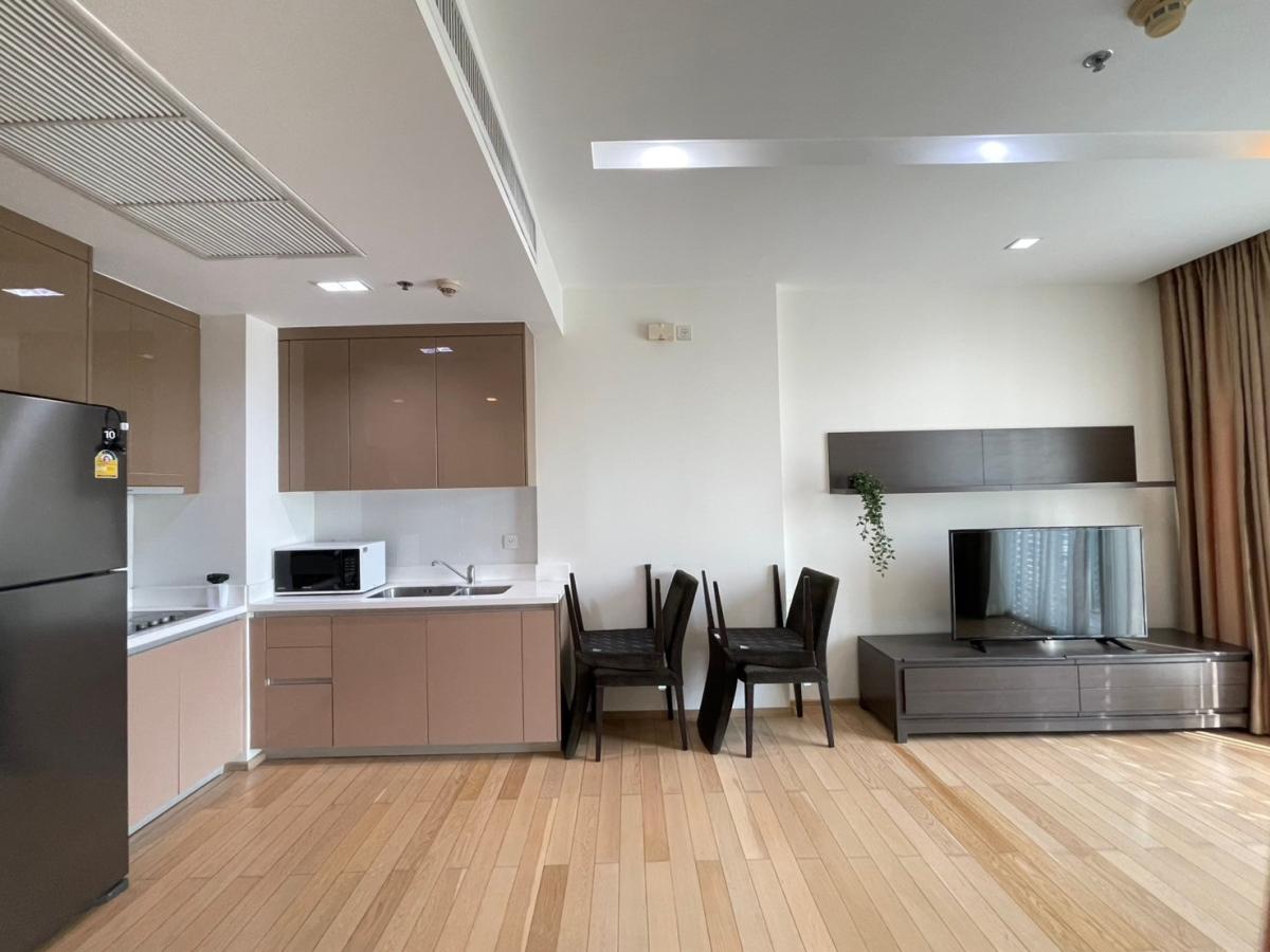 For SaleCondoSukhumvit, Asoke, Thonglor : Siri At Sukhumvit / Pool view unit directly connected to BTS Thong Lo  best price on the market. / 2 Bed 70 sq.m.Tel 0937890899