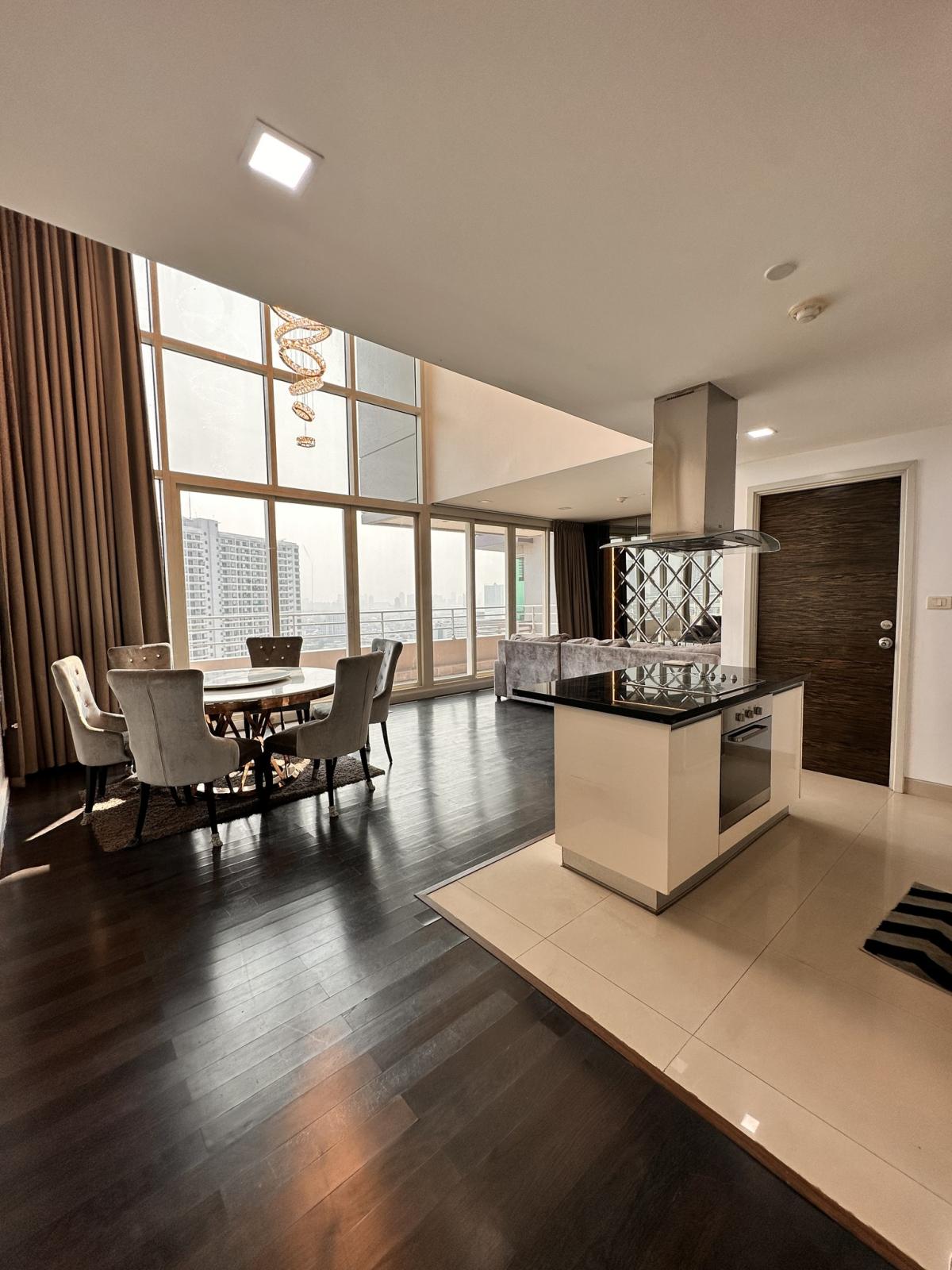 ขายคอนโดวงเวียนใหญ่ เจริญนคร : Watermark Chaophraya River / คอนโด Triplex กว้างขวางเหมือนอยู่บ้าน มีดาดฟ้าส่วนตัวเห็นวิวแม่น้ำแบบ Panorama เลี้ยงสัตว์ได้ ทำเลดีใกล้ BTS กรุงธนบุรี - ห้องแต่งสวยพร้อมอยู่ / 3 ห้องนอน 265 ตร.ม.โทร 0937890899