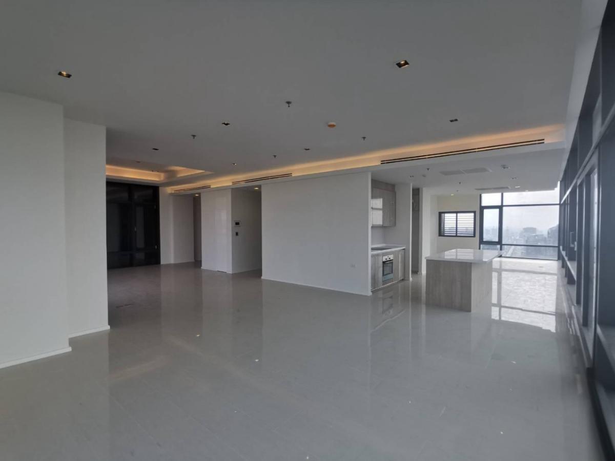 For SaleCondoRama9, Petchburi, RCA : Circle Living Prototype / High-floor unit with open views in the tallest building on Phetchaburi Road, near MRT Phetchaburi and ARL Makkasan. / 3 Bed 263 sq.m.Tel 0937890899