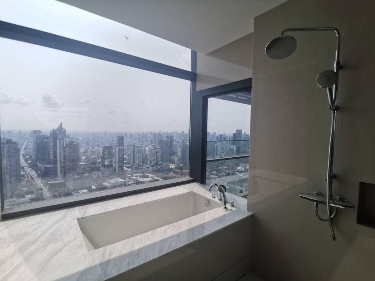 For SaleCondoRama9, Petchburi, RCA : Circle Living Prototype / High-floor unit with open views in the tallest building on Phetchaburi Road, near MRT Phetchaburi and ARL Makkasan. / 3 Bed 263 sq.m.Tel 0937890899