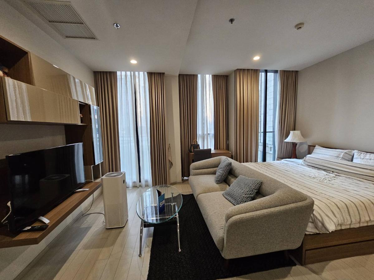 For SaleCondoWitthayu, Chidlom, Langsuan, Ploenchit : Noble Ploenchit / High floor open view close to BTS Ploenchit / 1 Bed 49 sq.m.Tel 0937890899