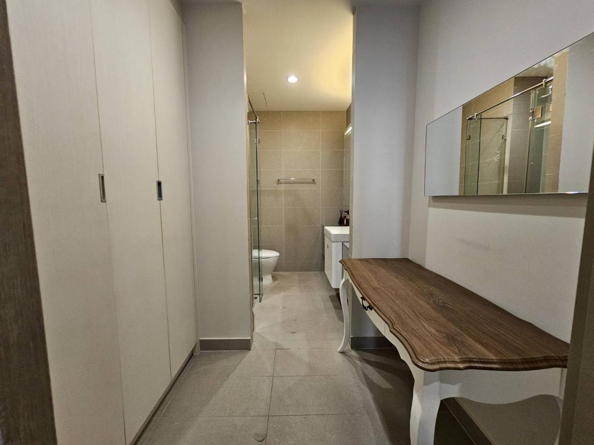 For SaleCondoWitthayu, Chidlom, Langsuan, Ploenchit : Noble Ploenchit / High floor open view close to BTS Ploenchit / 1 Bed 49 sq.m.Tel 0937890899