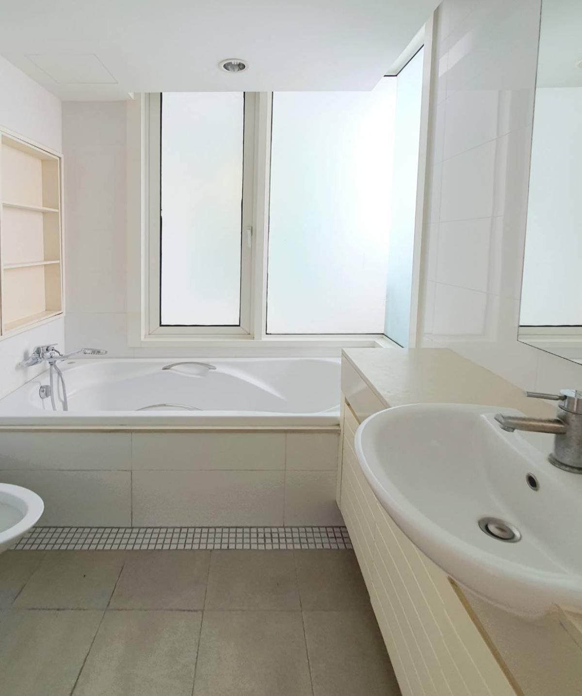 For SaleCondoSukhumvit, Asoke, Thonglor : Siri Residence / Well-maintained room with an open view, directly connected to BTS Phrom Phong. / 1 Bed 60 sq.m.Tel 0937890899