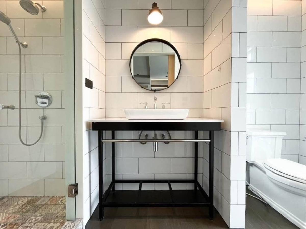 For SaleCondoOnnut, Udomsuk : Penthouse Condominium 3 / Private, low-density unit in the Ekkamai area. / 4 Bed 235 sq.m.Tel 0937890899