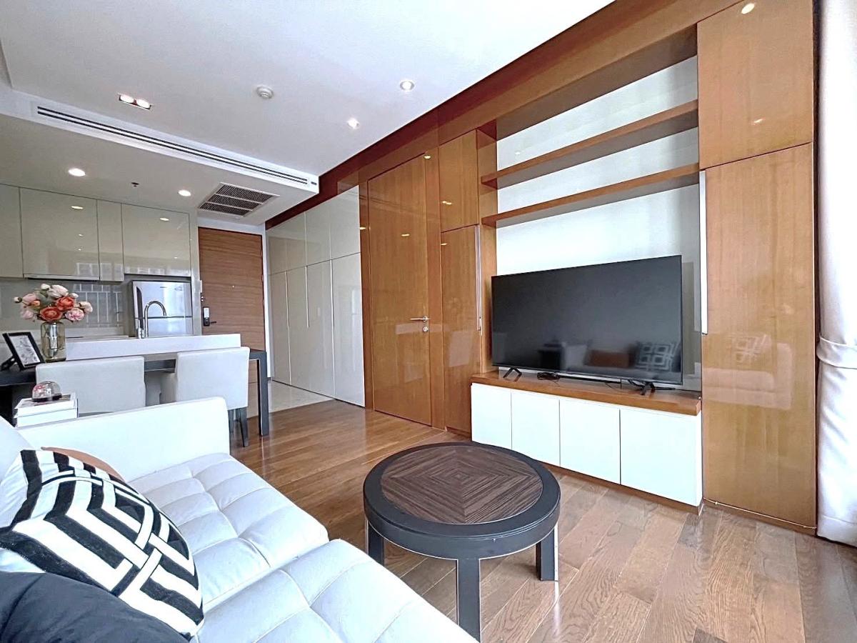 For SaleCondoSukhumvit, Asoke, Thonglor : The Address Sukhumvit 28 / Great price near BTS Phrom Phong. / 1 Bed 45 sq.m.Tel 0937890899