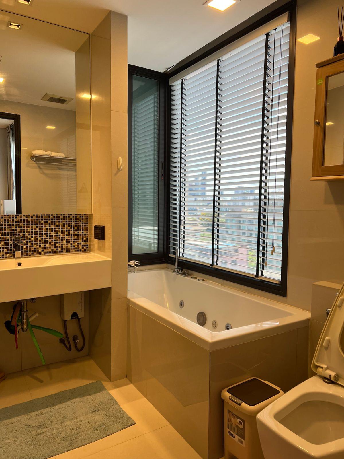 For SaleCondoOnnut, Udomsuk : RHYTHM Sukhumvit 44/1 / Beautiful unit directly connected to BTS Phra Khanong. / 1 Bed 48 sq.m.Tel 0937890899