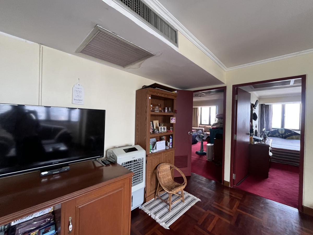 ขายคอนโดนานา : Omni Tower / ห้องใหญ่ ใกล้ BTS นานา ,สวนเบญจกิติ / 2 ห้องนอน 75 ตร.ม.โทร 0937890899