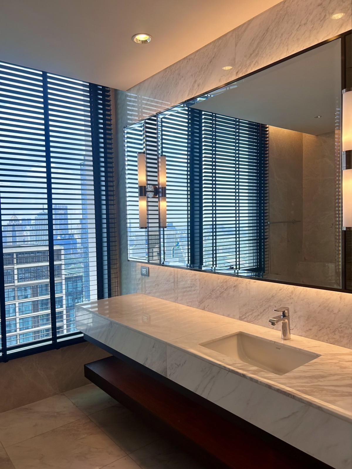 For SaleCondoRama9, Petchburi, RCA : Sindhorn Residence / Ultra Luxury Penthouse near Lumpini Park, BTS Chidlom / 3 Bed 347 sq.m.Tel 0937890899