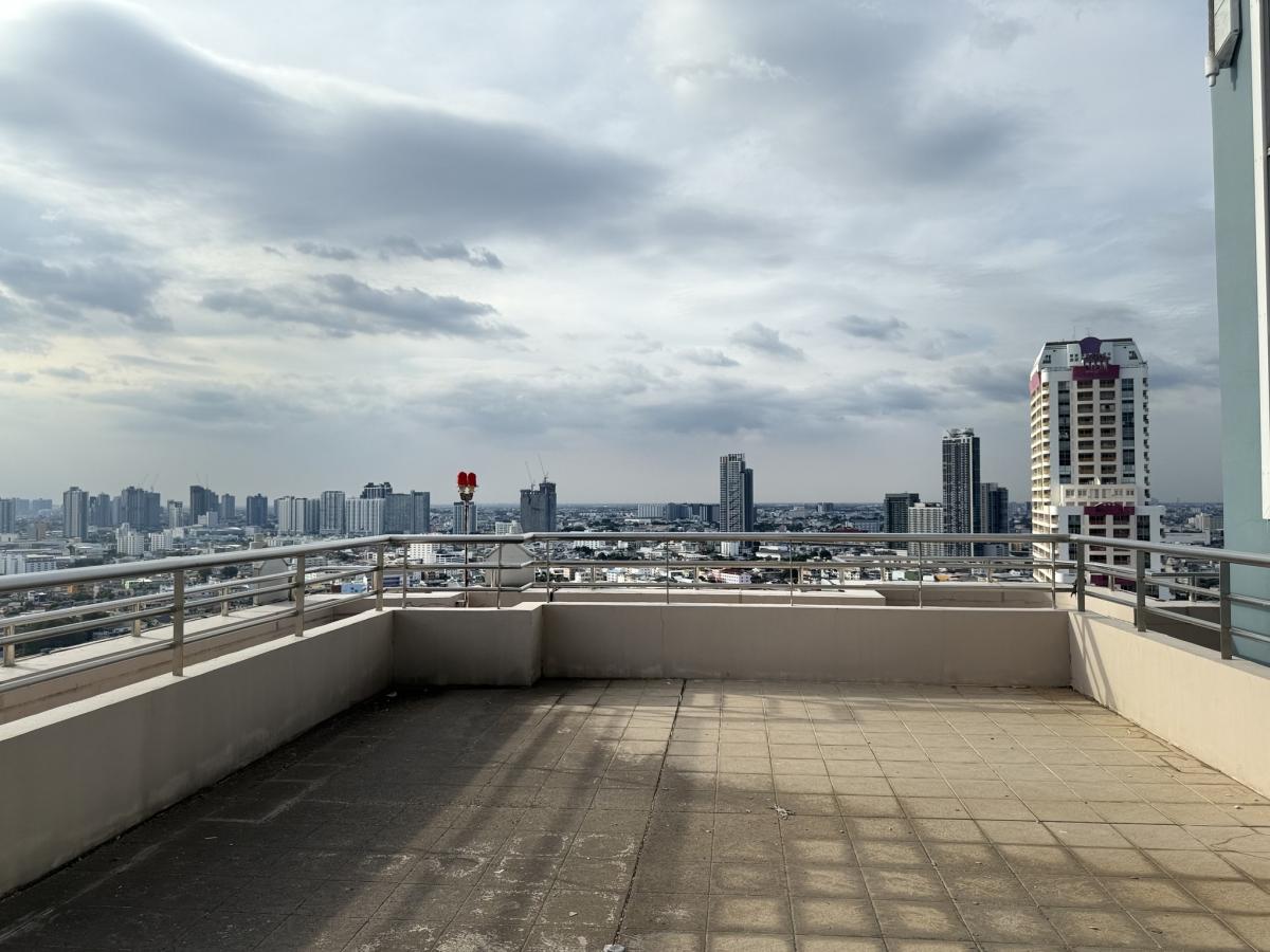 ขายคอนโดวงเวียนใหญ่ เจริญนคร : Watermark Chaophraya River / คอนโด Triplex กว้างขวางเหมือนอยู่บ้าน มีดาดฟ้าส่วนตัวเห็นวิวแม่น้ำแบบ Panorama เลี้ยงสัตว์ได้ ทำเลดีใกล้ BTS กรุงธนบุรี / 4 ห้องนอน 273 ตร.ม.โทร 0937890899