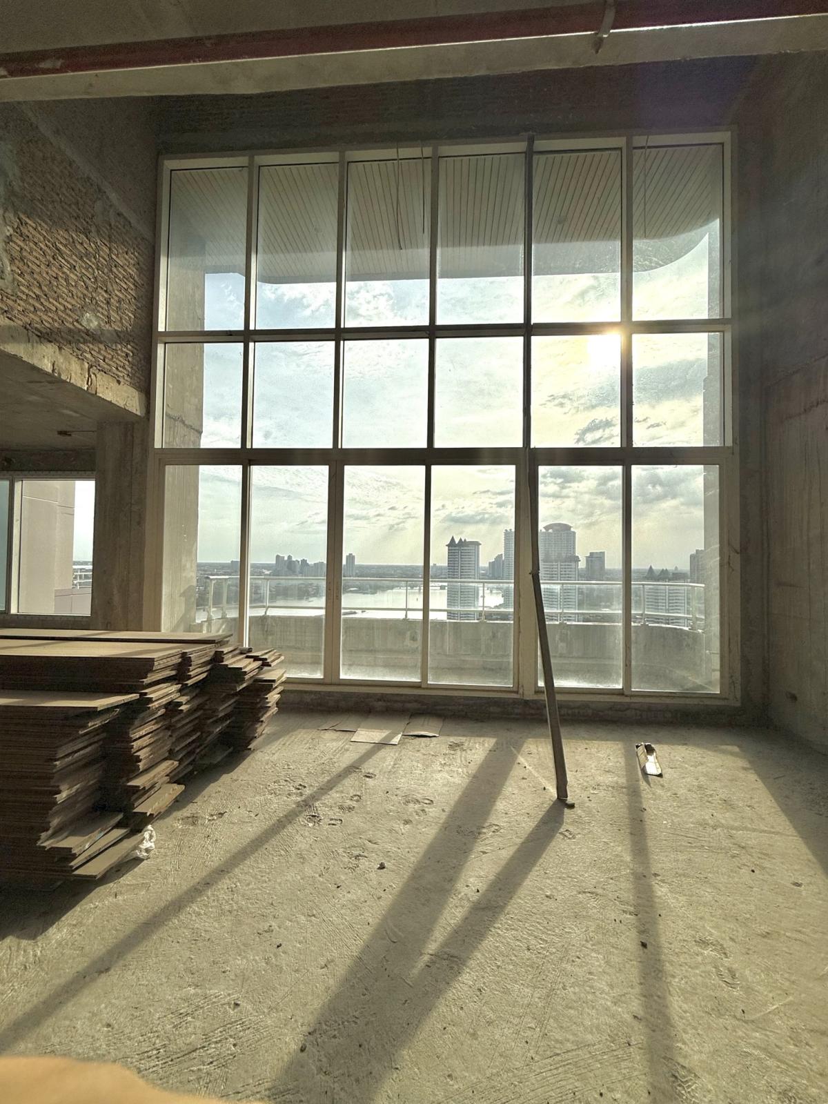 ขายคอนโดวงเวียนใหญ่ เจริญนคร : Watermark Chaophraya River / คอนโด Triplex กว้างขวางเหมือนอยู่บ้าน มีดาดฟ้าส่วนตัวเห็นวิวแม่น้ำแบบ Panorama เลี้ยงสัตว์ได้ ทำเลดีใกล้ BTS กรุงธนบุรี / 4 ห้องนอน 273 ตร.ม.โทร 0937890899