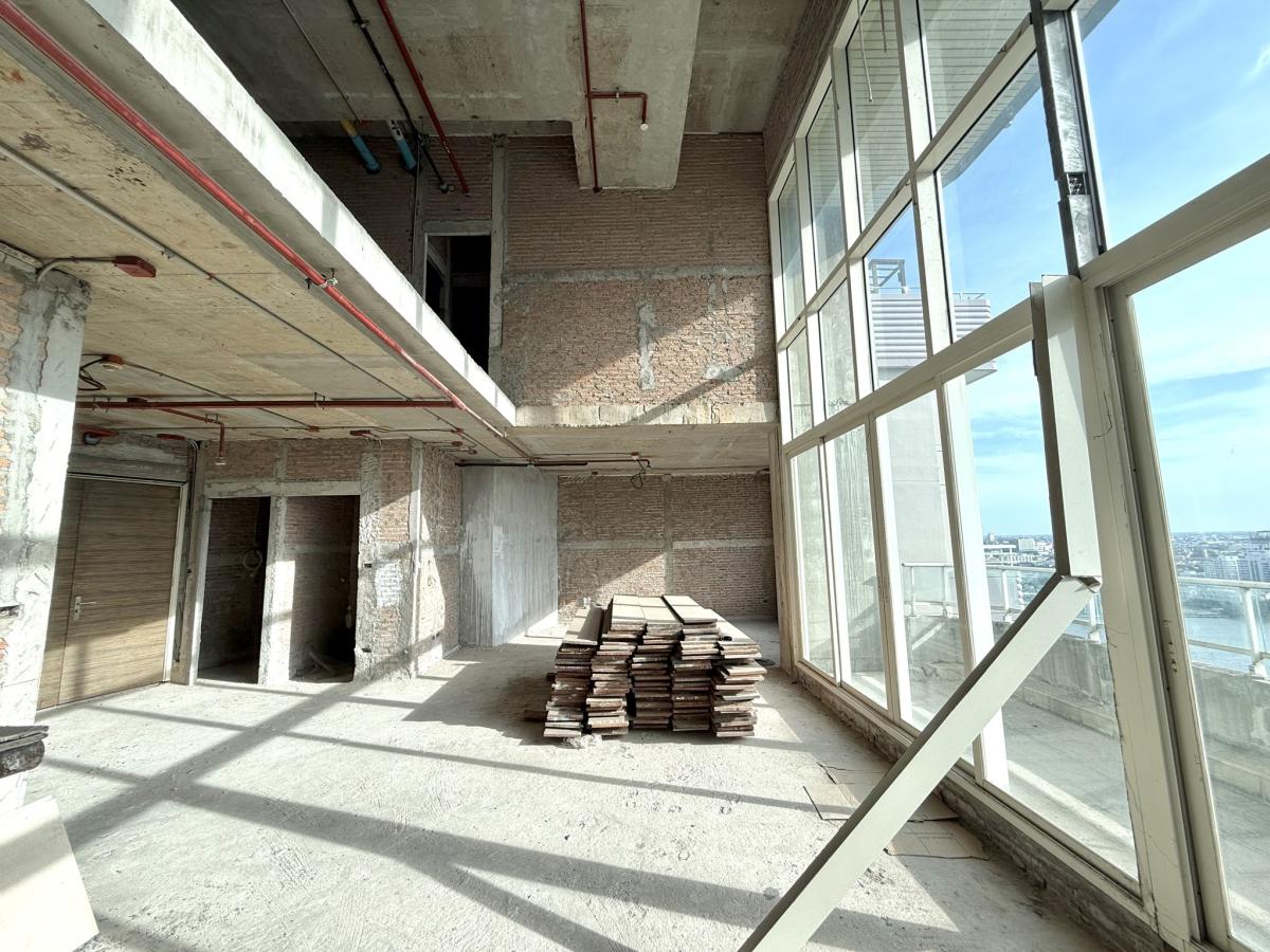 ขายคอนโดวงเวียนใหญ่ เจริญนคร : Watermark Chaophraya River / คอนโด Triplex กว้างขวางเหมือนอยู่บ้าน มีดาดฟ้าส่วนตัวเห็นวิวแม่น้ำแบบ Panorama เลี้ยงสัตว์ได้ ทำเลดีใกล้ BTS กรุงธนบุรี / 4 ห้องนอน 273 ตร.ม.โทร 0937890899