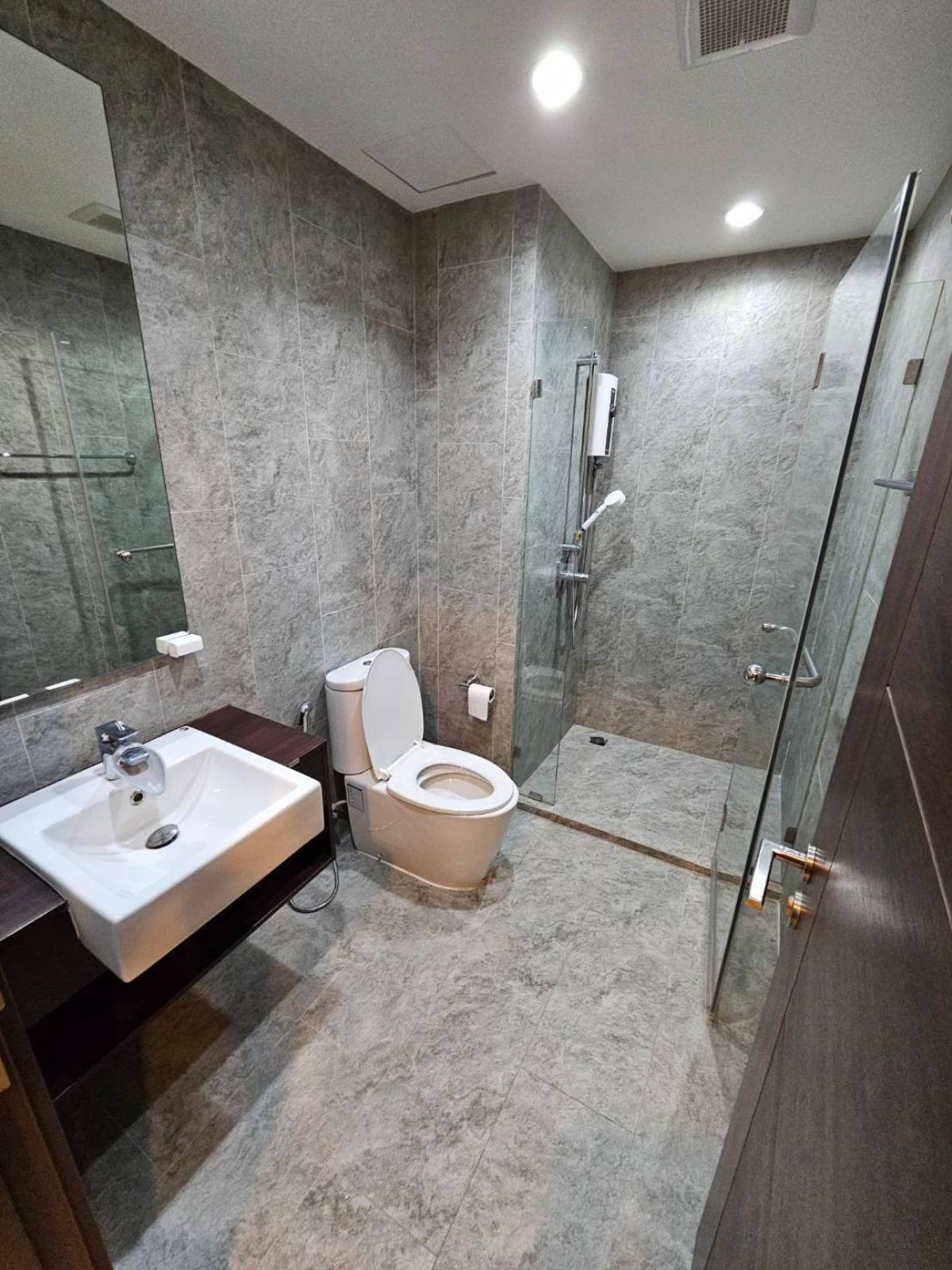 For SaleCondoSukhumvit, Asoke, Thonglor : C Ekkamai / high floor lear view at best price in Ekkamai / 3 Bed 100 sq.m.Tel 0937890899