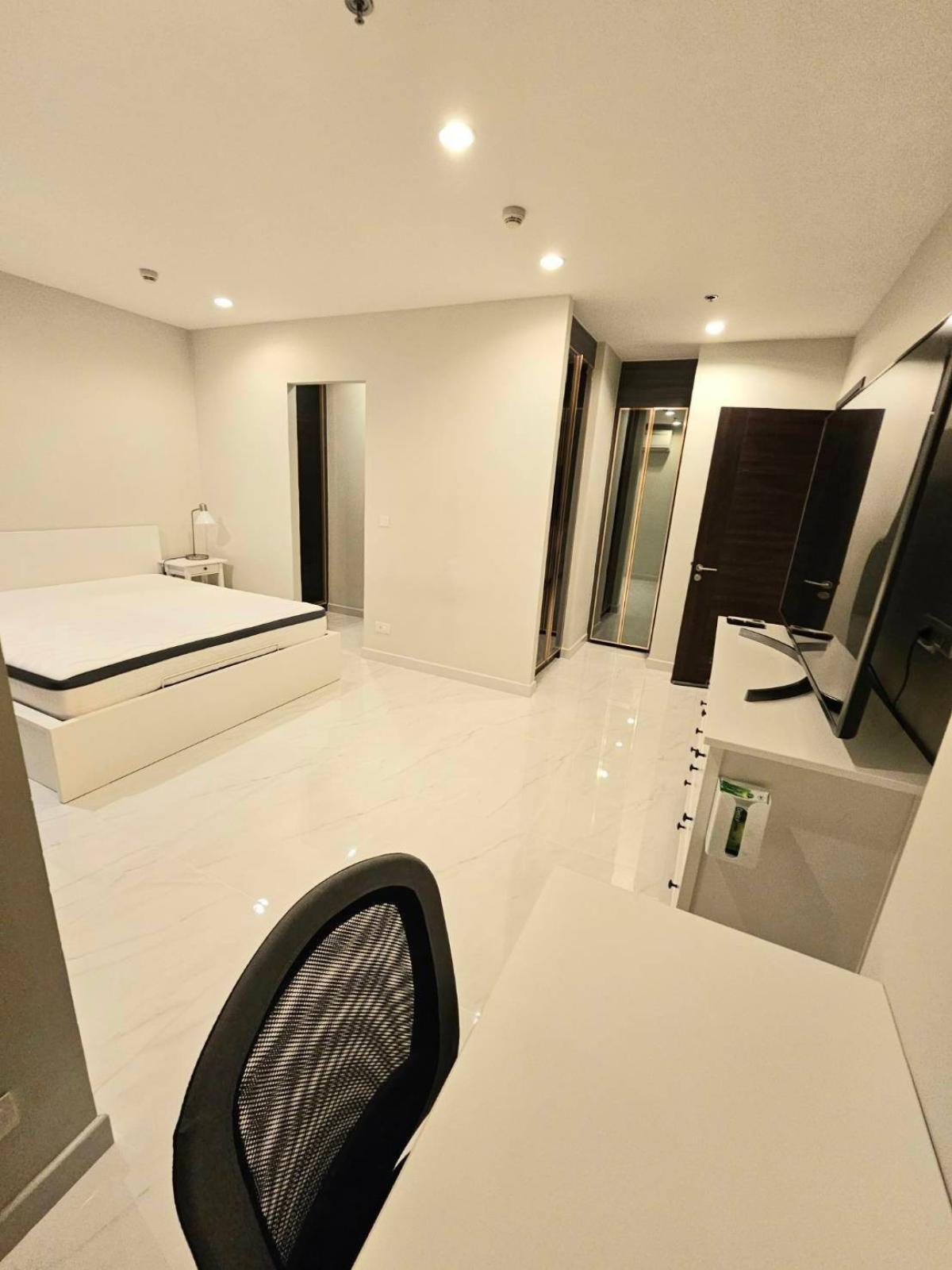 For SaleCondoSukhumvit, Asoke, Thonglor : C Ekkamai / high floor lear view at best price in Ekkamai / 3 Bed 100 sq.m.Tel 0937890899