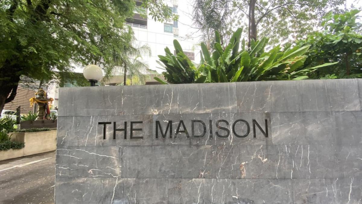 For SaleCondoSukhumvit, Asoke, Thonglor : The Madison Condominium Sukhumvit 41 / Pet-Friendly, good maintenance close to BTS phrom phong + Em District / 2 Bed 116 sq.m.Tel 0937890899