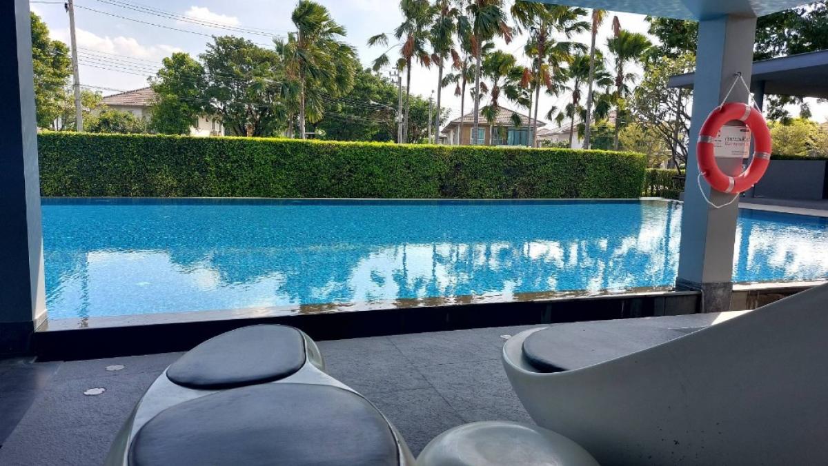 ขายบ้านนวมินทร์ รามอินทรา : 28/02/2026, บ้านเดี่ยวสไตล์รีสอร์ท 74 ตร.ว. ใกล้รถไฟฟ้าบางชัน 
พร้อมสวนกว้าง ฟิตเนส สระว่ายน้ำ เริ่ม 7.9 ล้าน