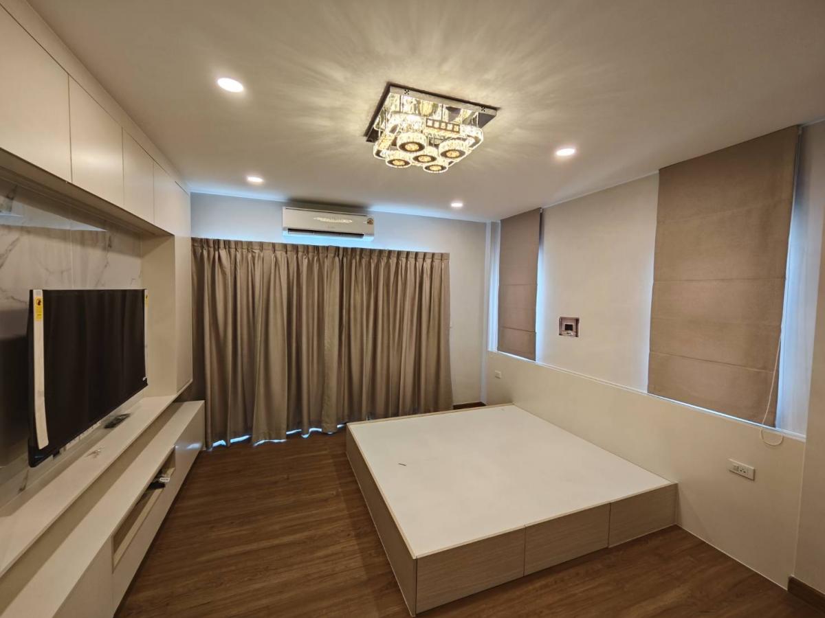 ให้เช่าบ้านวิภาวดี ดอนเมือง หลักสี่ : 28/02/2026, บ้านหรู 4 ห้องนอน กลางเมือง วิภาวดี 
Luxury 4-Bedroom Home in the Heart of Vibhavadi