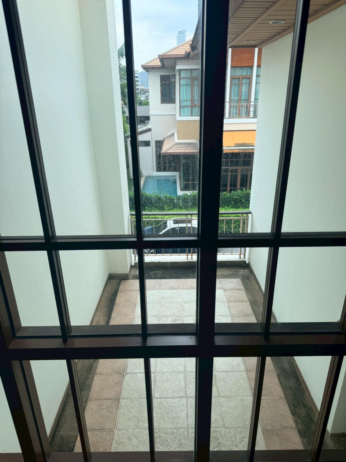 ขายบ้านอ่อนนุช อุดมสุข : 28/02/2026, บ้านเดี่ยวหรู 4 ห้องนอน ใจกลางสุขุมวิท 67 
พร้อมที่ดิน 83 ตร.วา ราคา 70 ล้านเท่านั้น!