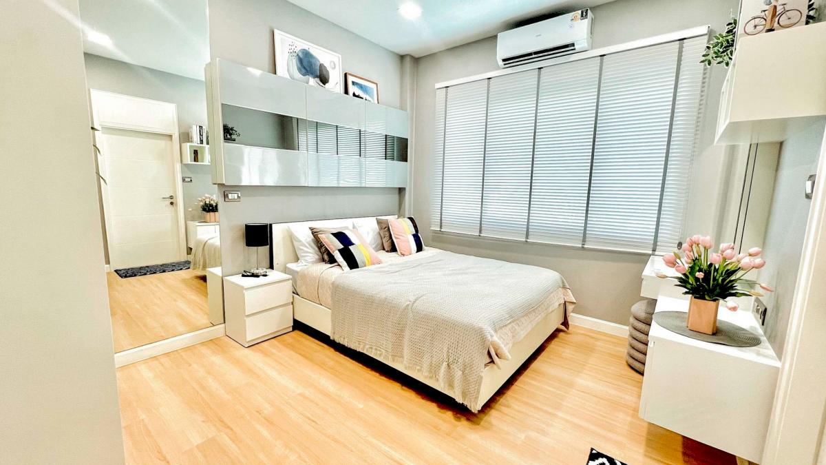 ขายบ้านลาดกระบัง สุวรรณภูมิ : 28/02/2026, บ้านเดี่ยวหรู 6 ห้องนอน ติดโรบินสันลาดกระบัง 
พื้นที่กว้างขวาง ใช้ชีวิตเหนือระดับในย่านสุขุมวิท 77