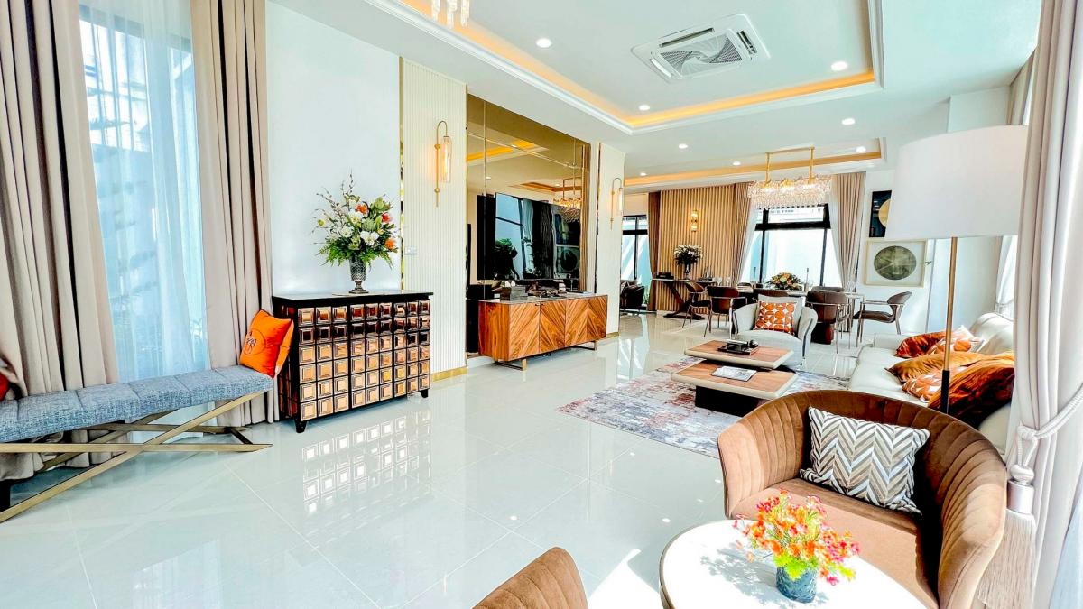 ขายบ้านลาดกระบัง สุวรรณภูมิ : 28/02/2026, บ้านเดี่ยวหรู 6 ห้องนอน ติดโรบินสันลาดกระบัง 
พื้นที่กว้างขวาง ใช้ชีวิตเหนือระดับในย่านสุขุมวิท 77