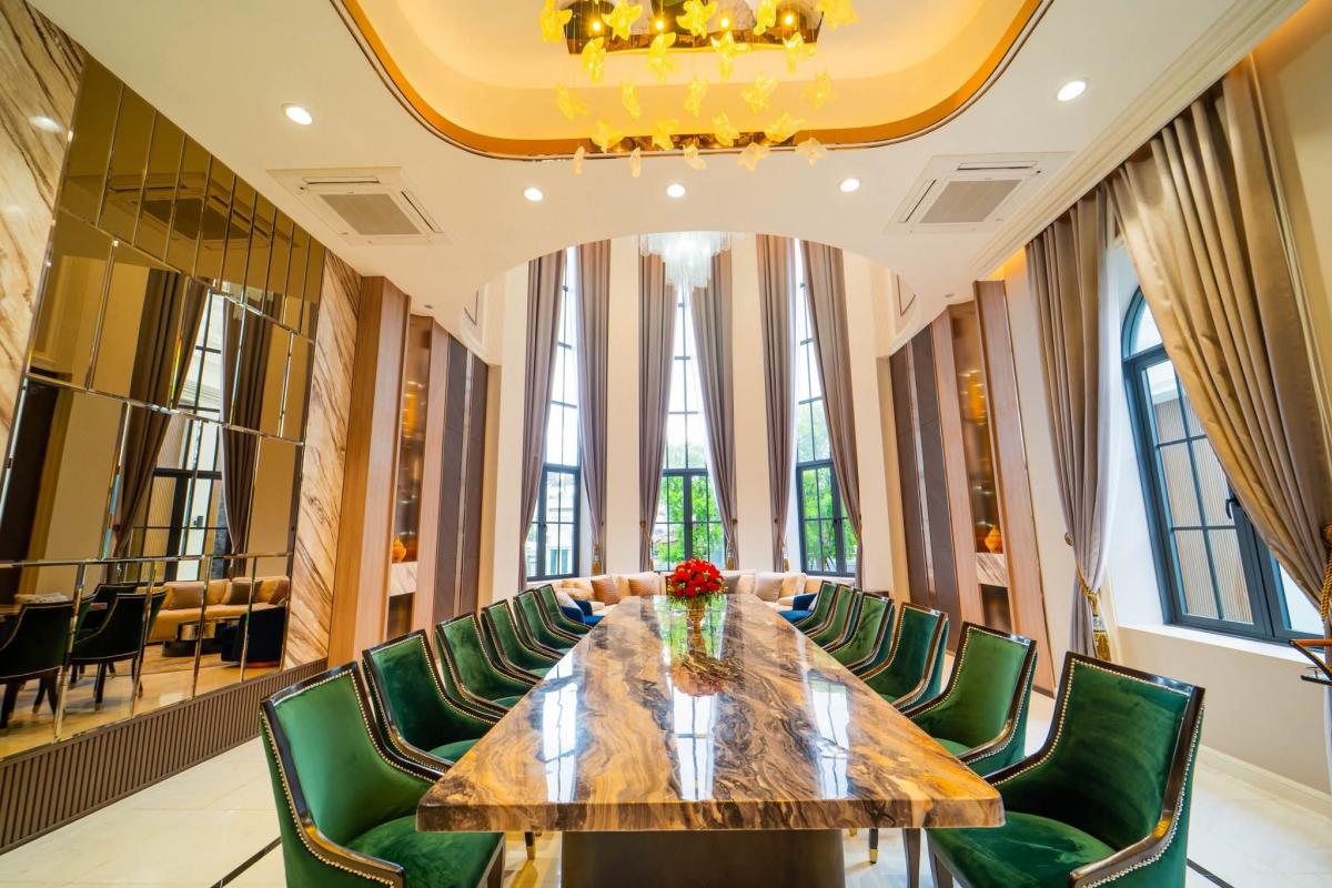 For SaleHousePhutthamonthon, Salaya : Luxury house with 9 bedrooms on a large land area of 868.5 sq m. A rare golden opportunity for investment, all in one place!