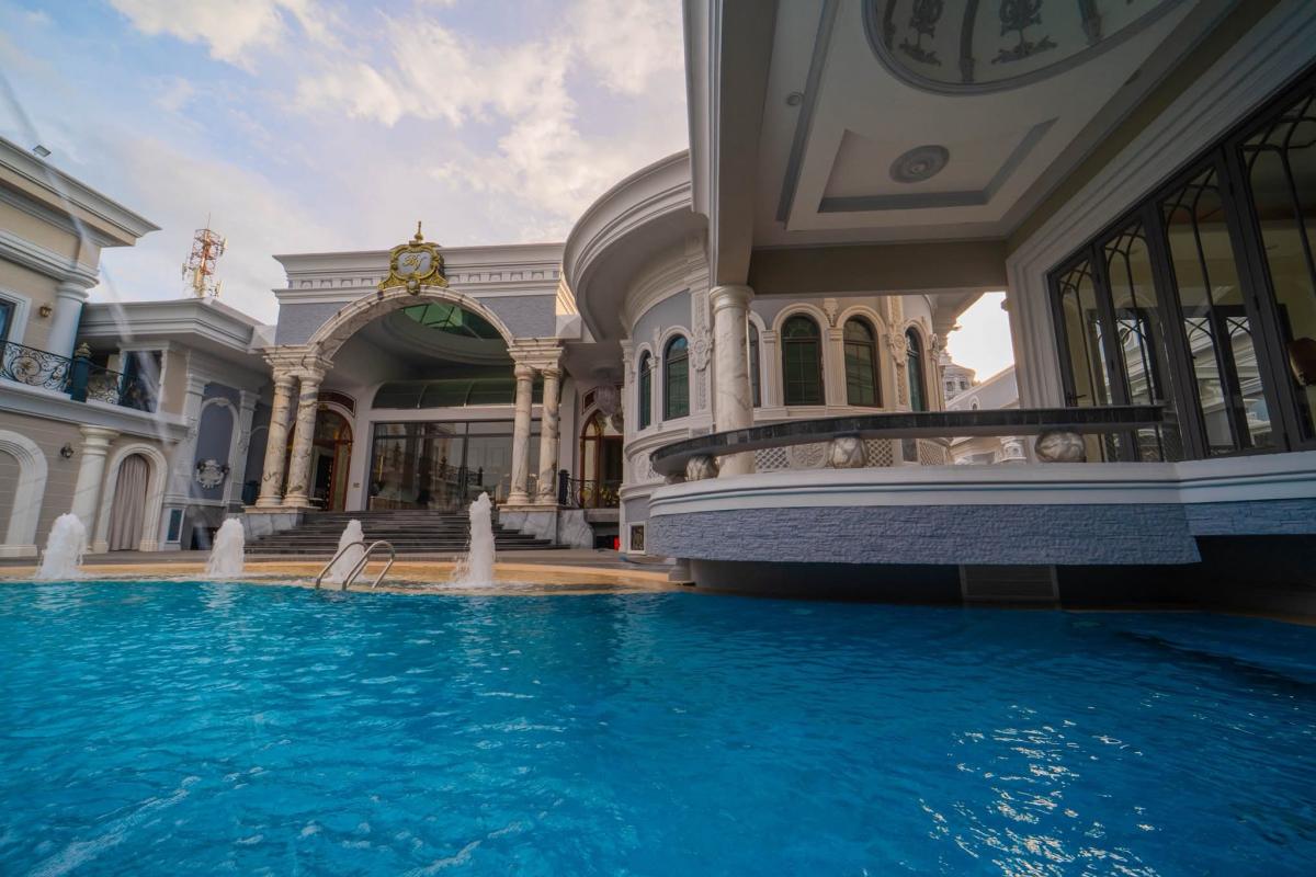 For SaleHousePhutthamonthon, Salaya : Luxury house with 9 bedrooms on a large land area of 868.5 sq m. A rare golden opportunity for investment, all in one place!
