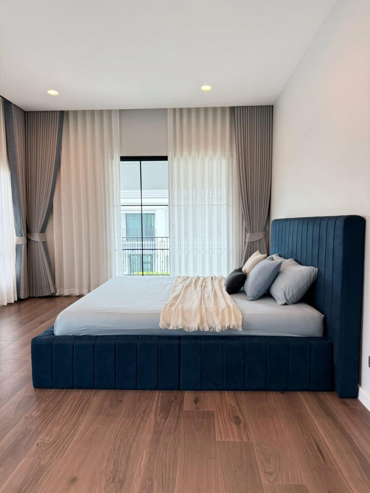 ให้เช่าบ้านเสรีไทย-นิด้า : 28/02/2026, บ้านเดี่ยวหลังมุม เศรษฐสิริเสรีไทย 4 ห้องนอน พร้อมอยู่ ใกล้ BTS สายสีชมพู-ส้ม เช่าเพียง 130,000 บาท/เดือน