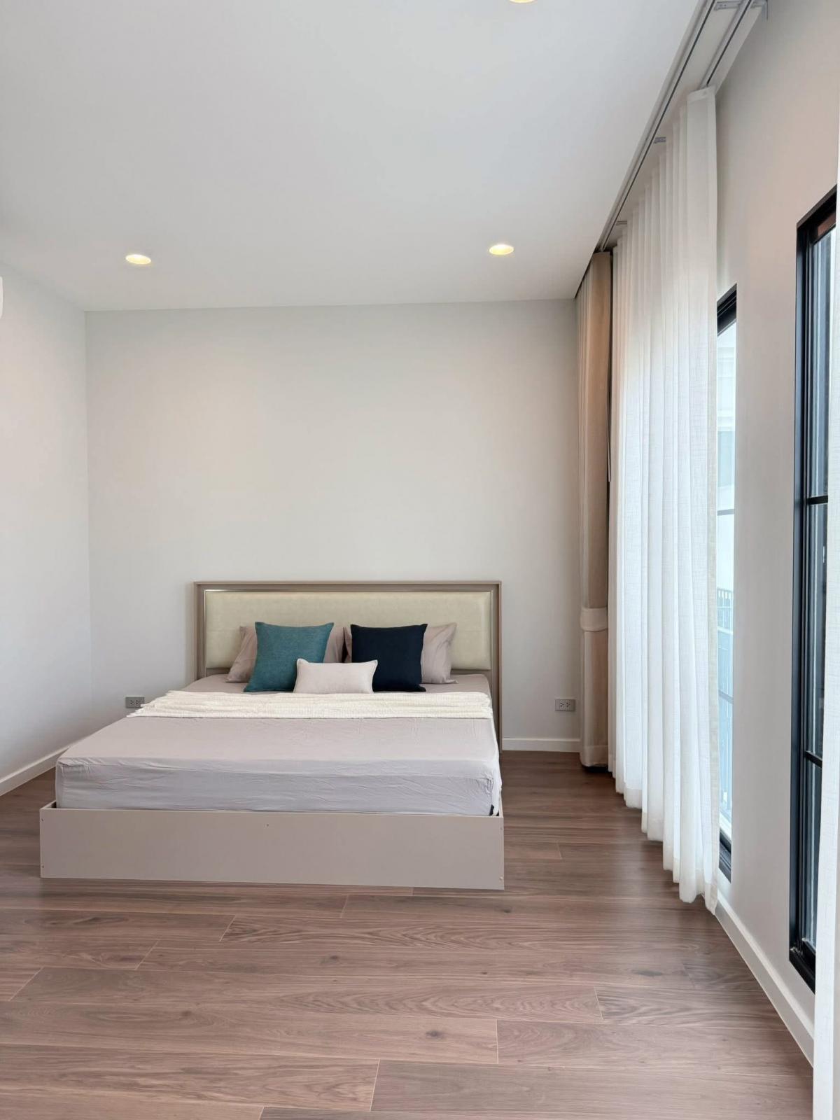 ให้เช่าบ้านเสรีไทย-นิด้า : 28/02/2026, บ้านเดี่ยวหลังมุม เศรษฐสิริเสรีไทย 4 ห้องนอน พร้อมอยู่ ใกล้ BTS สายสีชมพู-ส้ม เช่าเพียง 130,000 บาท/เดือน