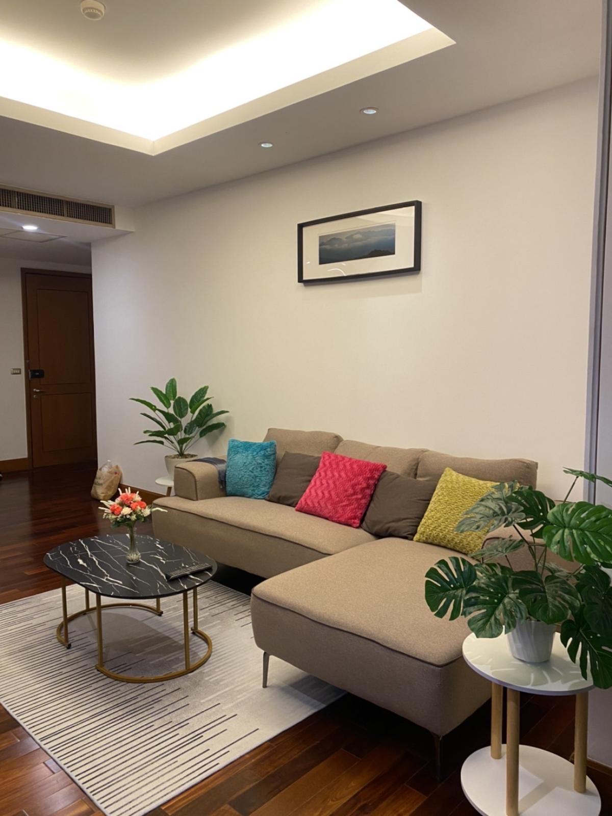 ขายคอนโดสาทร นราธิวาส : 03/04/2026, รวมค่าโอนคอนโดหรู Sky Villas Sathorn 2 ห้องนอน ใกล้ BTS ช่องนนทรี 
ราคาเพียง 6.6 ลบ. พร้อมสิ่งอำนวยความสะดวกครบครัน! 0642748883