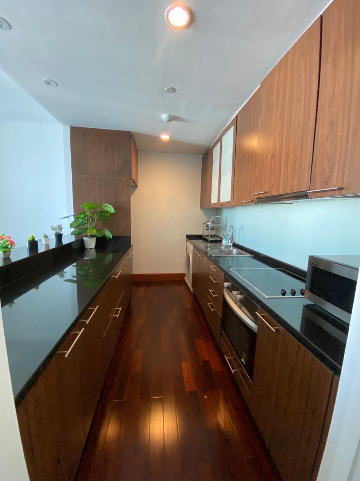 ขายคอนโดสาทร นราธิวาส : 03/04/2026, รวมค่าโอนคอนโดหรู Sky Villas Sathorn 2 ห้องนอน ใกล้ BTS ช่องนนทรี 
ราคาเพียง 6.6 ลบ. พร้อมสิ่งอำนวยความสะดวกครบครัน! 0642748883