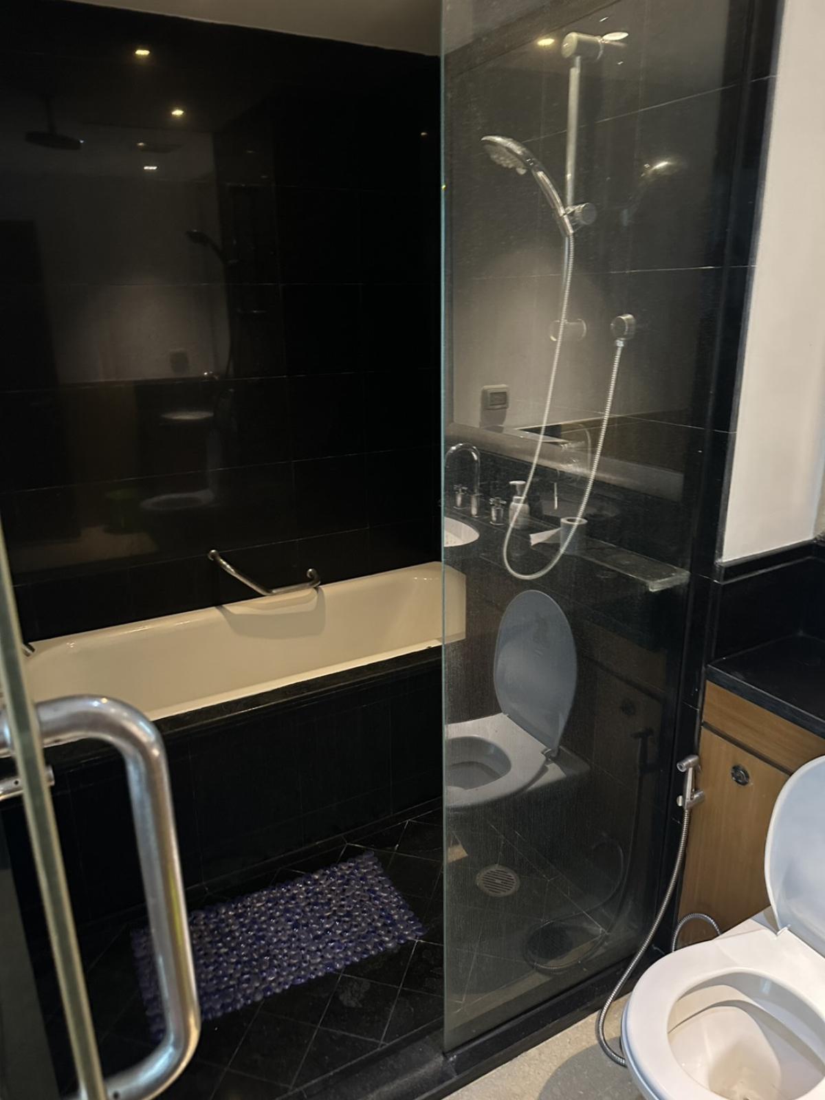 ขายคอนโดสาทร นราธิวาส : 03/04/2026, รวมค่าโอนคอนโดหรู Sky Villas Sathorn 2 ห้องนอน ใกล้ BTS ช่องนนทรี 
ราคาเพียง 6.6 ลบ. พร้อมสิ่งอำนวยความสะดวกครบครัน! 0642748883