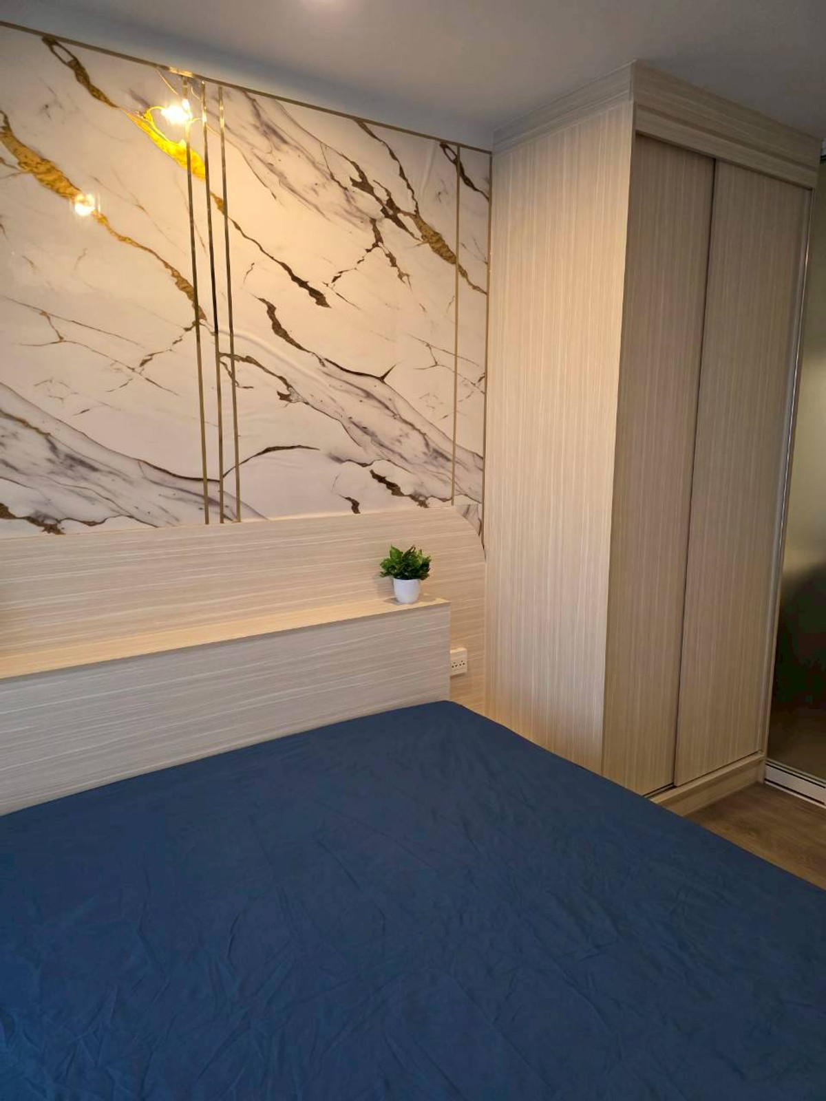 For RentCondoThaphra, Talat Phlu, Wutthakat : Condo for rent, Regent Home Wutthakat, Building A, 24th floor, built-in, luxurious throughout the room, open view, very beautiful, rental price 12,000 baht.