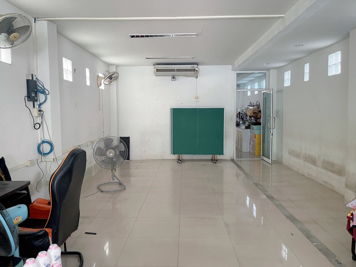 ขายอาคารพาณิชย์มหาสารคาม : อาคารพานิชย์ 3 ชั้น ใจกลางเมืองมหาสารคาม ใกล้สถานศึกษา สถานที่ราชการ พร้อมใช้งานและปล่อยเช่าได้ทันที