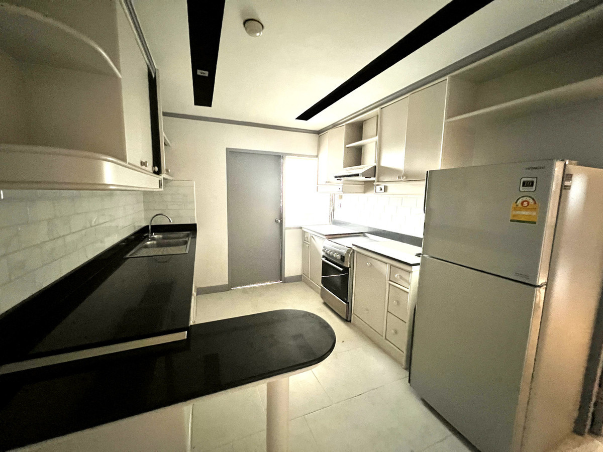 ขายคอนโดสุขุมวิท อโศก ทองหล่อ : Rare Item!!! คอนโดไซส์ใหญ่สภาพดีทำเลซอย 39 เข้าออกได้หลายทาง ห้องใหญ่น่าอยู่ ตึก maintain ดีมาก วิวสวย panorama ✨Ds Tower 1✨3 ห้องนอน 2 ห้องน้ำ ขนาด 205 ตร.ม ใกล้ BTS / MRT พร้อมพงษ์ (1 กม.) Tel.0982645161 