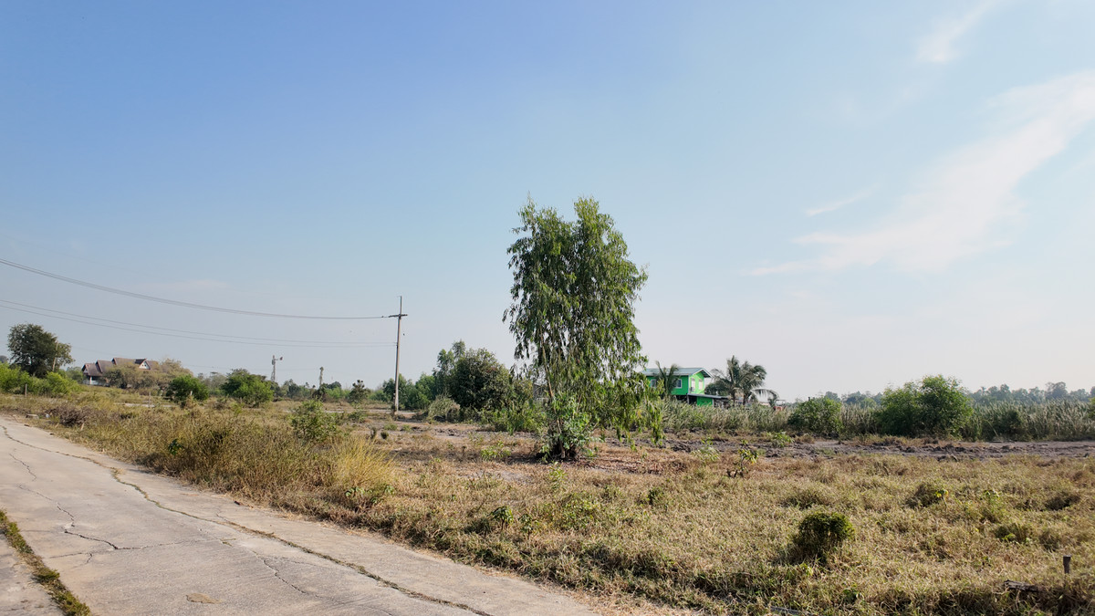 ขายที่ดินอยุธยา : ที่ดิน หมู่บ้านอริสรา การ์เด้น ต.หลักชัย อ.ลาดบัวหลวง จ.อยุธยา ขนาดที่ดิน 700 ตารางวา ( หัวมุมถนน พื้นที่ยาวสวย ทำเลเด่น  .. **** หน้ากว้าง 70 เมตร **** )