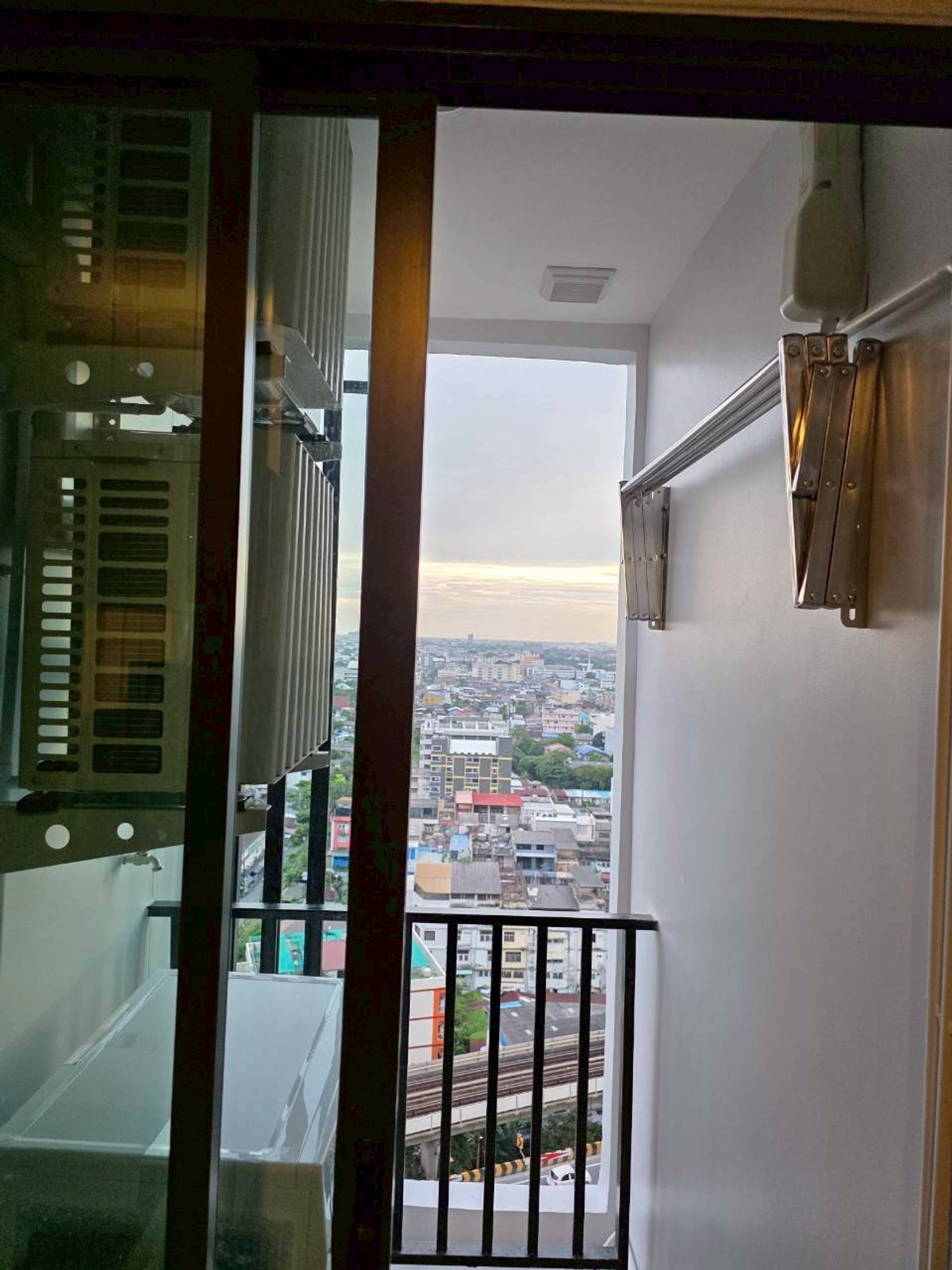 For RentCondoThaphra, Talat Phlu, Wutthakat : Condo for rent, Regent Home Wutthakat, Building A, 24th floor, built-in, luxurious throughout the room, open view, very beautiful, rental price 12,000 baht.