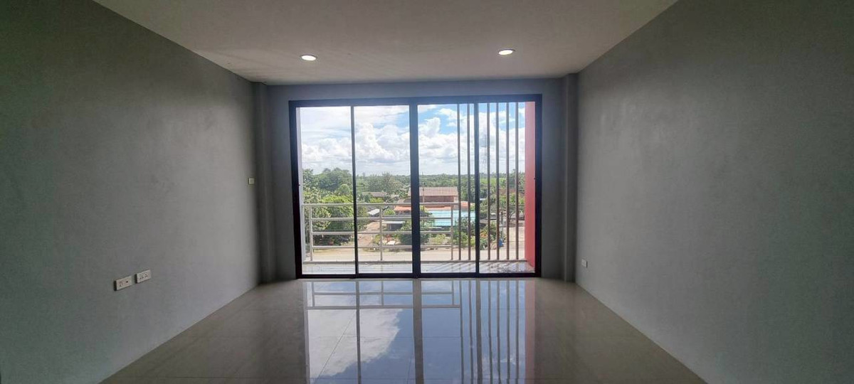 For SaleShop HouseChachoengsao : Luxury commercial building for sale, 3.5 floors, next to road 3481, Nang Nam Priao District, Chachoengsao Province.