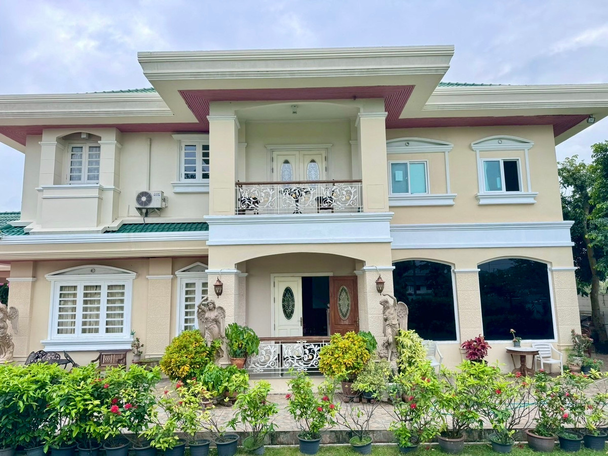 ขายบ้านบางนา แบริ่ง ลาซาล : ขายบ้านเดี่ยว 2 ชั้น กรีนเลค บางนา กม.13 (Green Lake Bangna KM13) ที่ดินใหญ่ 412 ตารางวา พื้นที่ใช้สอยกว่า 1,200 ตารางเมตร 4 ห้องนอน 4 ห้องน้ำ ที่จอดรถ 4 คัน