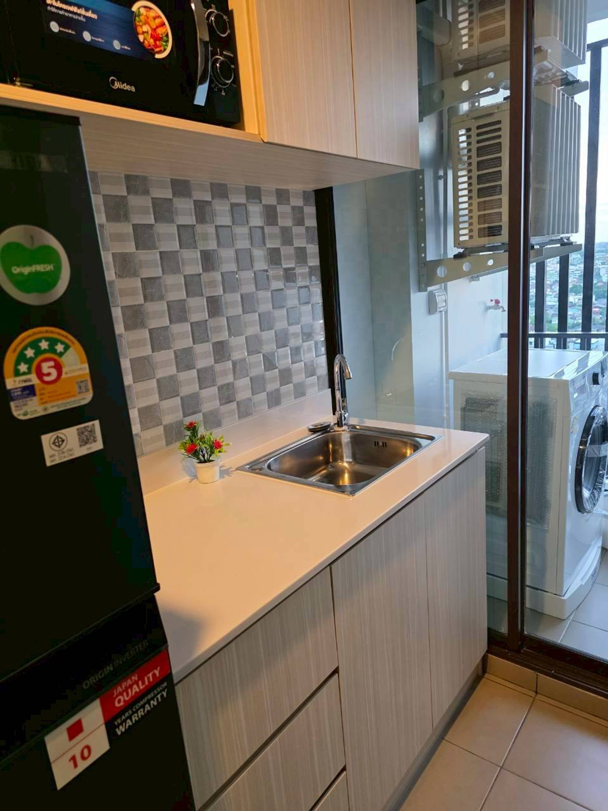 For RentCondoThaphra, Talat Phlu, Wutthakat : Condo for rent, Regent Home Wutthakat, Building A, 24th floor, built-in, luxurious throughout the room, open view, very beautiful, rental price 12,000 baht.