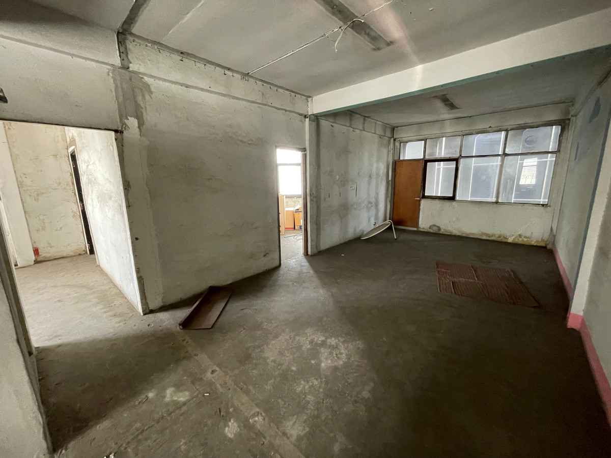 For RentShop HouseSukhumvit, Asoke, Thonglor : ✨ Commercial building for rent, corner building “next to Ekkamai Road“, great trading location! Suitable for opening a cafe / showroom / office! ✨