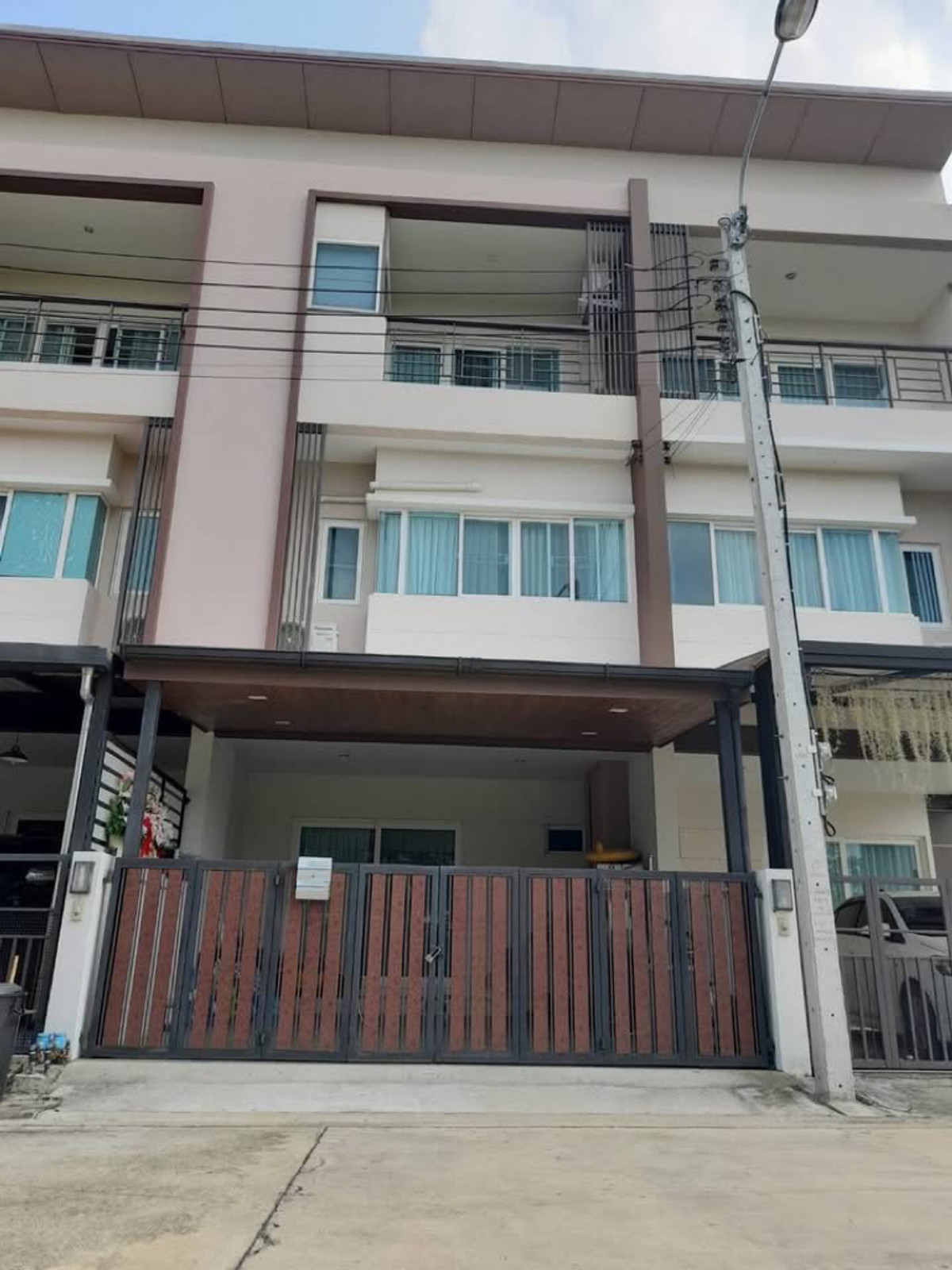 For RentTownhomeNawamin, Ramindra : 3-story townhome for rent, The Ricco Town Watcharapol, near Liab Express Market and Watcharaphon MRT.
