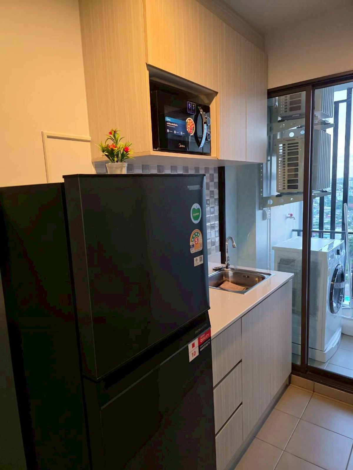 For RentCondoThaphra, Talat Phlu, Wutthakat : Condo for rent, Regent Home Wutthakat, Building A, 24th floor, built-in, luxurious throughout the room, open view, very beautiful, rental price 12,000 baht.