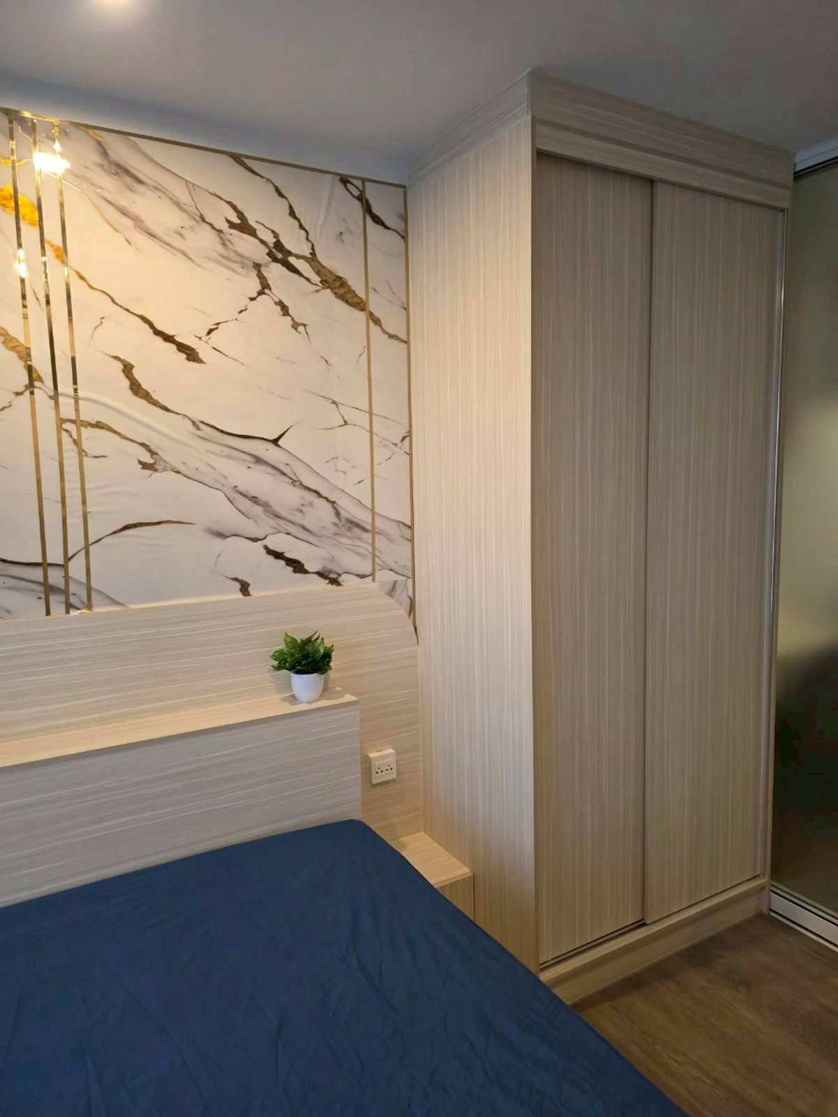 For RentCondoThaphra, Talat Phlu, Wutthakat : Condo for rent, Regent Home Wutthakat, Building A, 24th floor, built-in, luxurious throughout the room, open view, very beautiful, rental price 12,000 baht.