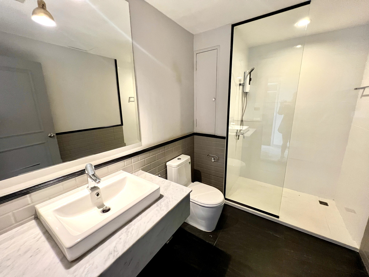 ขายคอนโดสุขุมวิท อโศก ทองหล่อ : Rare Item!!! คอนโดไซส์ใหญ่สภาพดีทำเลซอย 39 เข้าออกได้หลายทาง ห้องใหญ่น่าอยู่ ตึก maintain ดีมาก วิวสวย panorama ✨Ds Tower 1✨3 ห้องนอน 2 ห้องน้ำ ขนาด 205 ตร.ม ใกล้ BTS / MRT พร้อมพงษ์ (1 กม.) Tel.0982645161 