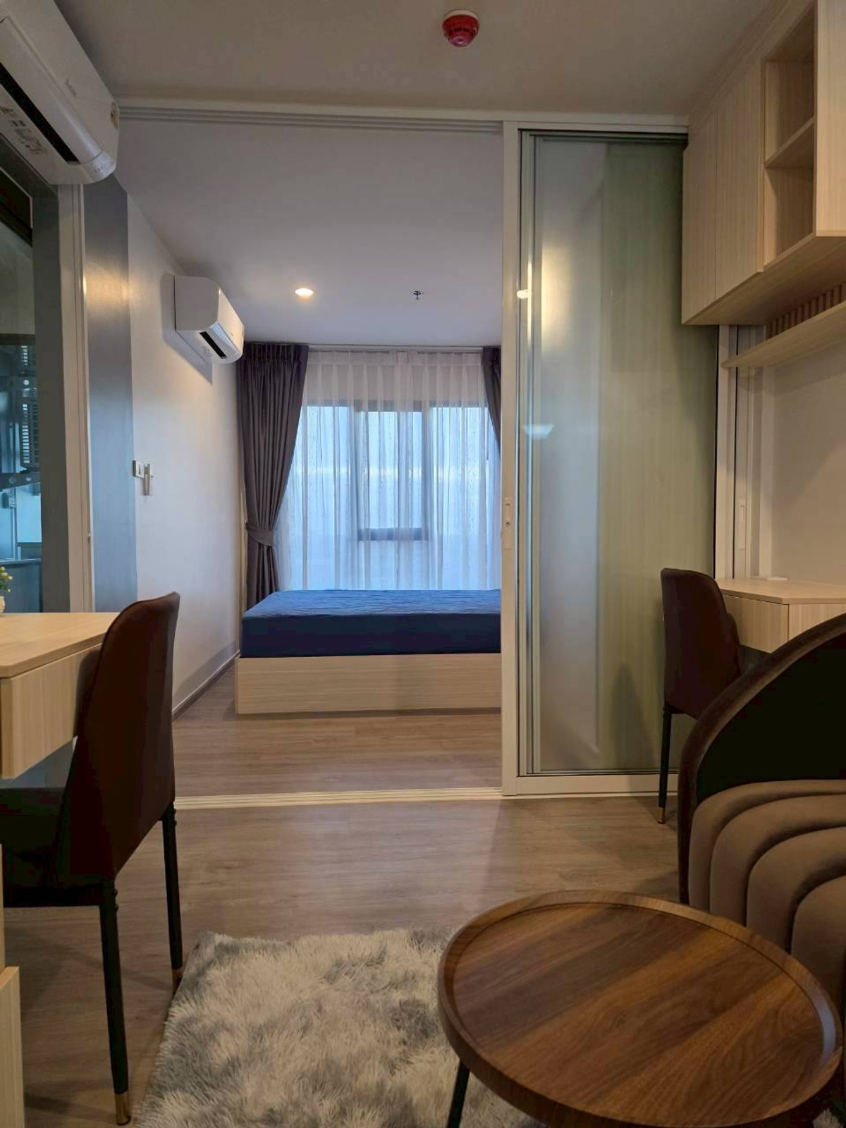 For RentCondoThaphra, Talat Phlu, Wutthakat : Condo for rent, Regent Home Wutthakat, Building A, 24th floor, built-in, luxurious throughout the room, open view, very beautiful, rental price 12,000 baht.