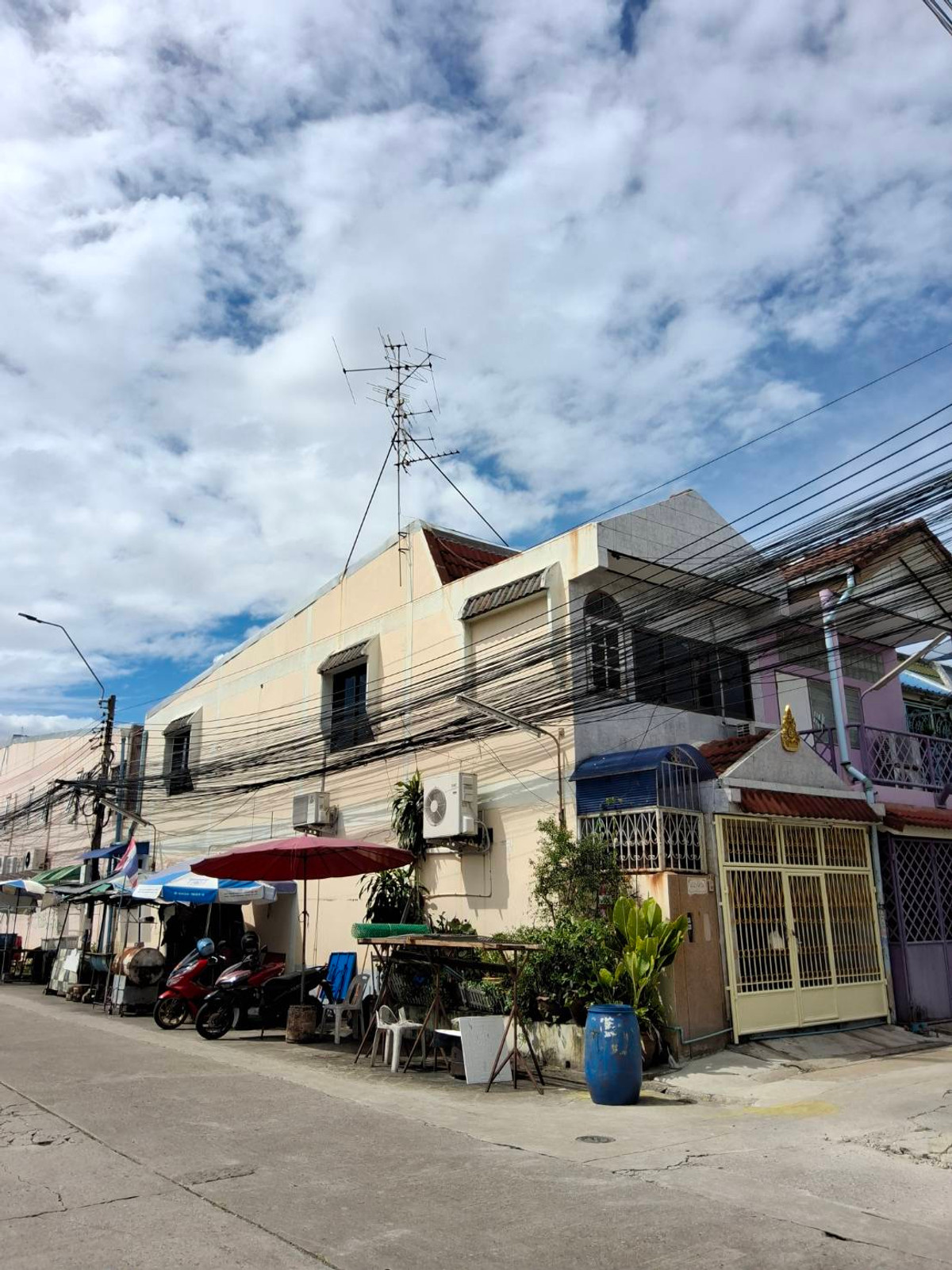 ขายทาวน์โฮมปิ่นเกล้า จรัญสนิทวงศ์ : ขายทาวน์เฮาส์ 2 ชั้น หมู่บ้านพันธ์ศักดิ์ บางกอกน้อย กรุงเทพ