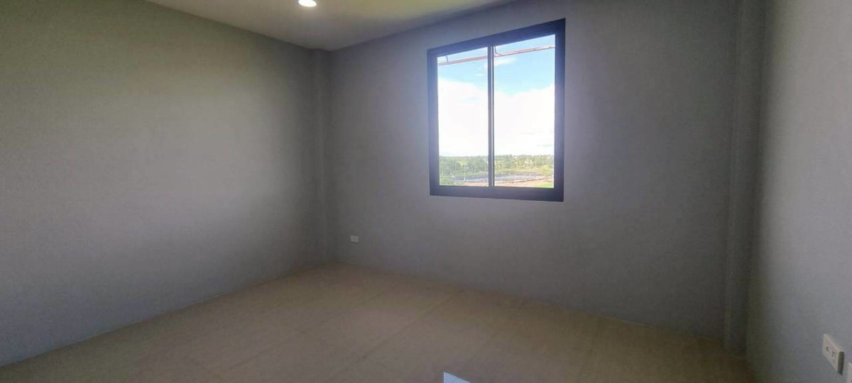 For SaleShop HouseChachoengsao : Luxury commercial building for sale, 3.5 floors, next to road 3481, Nang Nam Priao District, Chachoengsao Province.