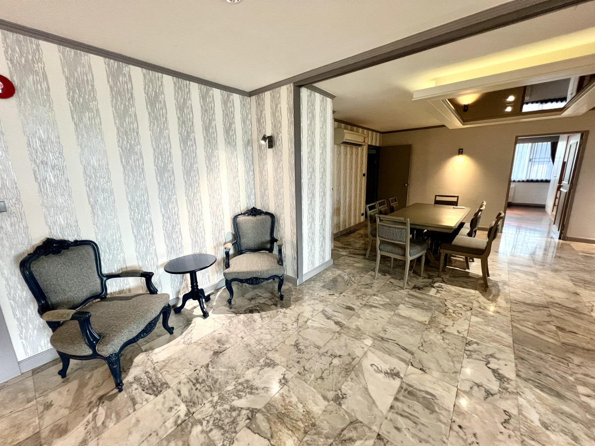 ขายคอนโดสุขุมวิท อโศก ทองหล่อ : Rare Item!!! คอนโดไซส์ใหญ่สภาพดีทำเลซอย 39 เข้าออกได้หลายทาง ห้องใหญ่น่าอยู่ ตึก maintain ดีมาก วิวสวย panorama ✨Ds Tower 1✨3 ห้องนอน 2 ห้องน้ำ ขนาด 205 ตร.ม ใกล้ BTS / MRT พร้อมพงษ์ (1 กม.) Tel.0982645161 