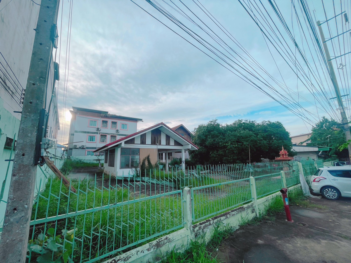 ขายที่ดินมหาสารคาม : ที่ดินพร้อมสิ่งปลูกสร้าง 3 งาน 79 ตารางวา กลางเมืองมหาสารคาม ใกล้สถานศึกษา และสถานที่ราชการ