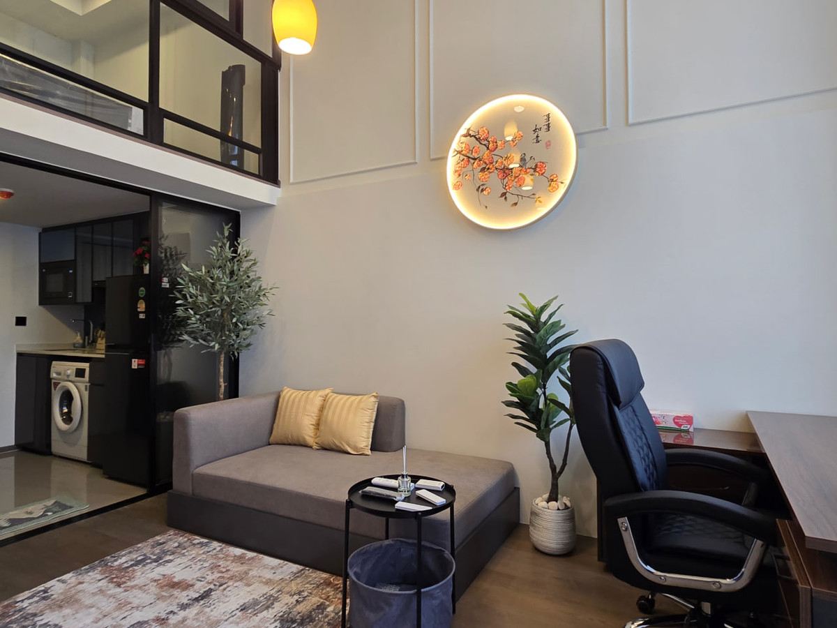 CondoSiam Paragon ,Chulalongkorn,Samyan : Park Origin Chula Samyan【𝐒𝐄𝐋𝐋 & 𝐑𝐄𝐍𝐓】🔥Light-toned wood furniture, hidden lights provide warm light, an open space, a comfortable feel, yet still maintains a luxurious and classy feel🔥 Contact Line ID: @hacondo