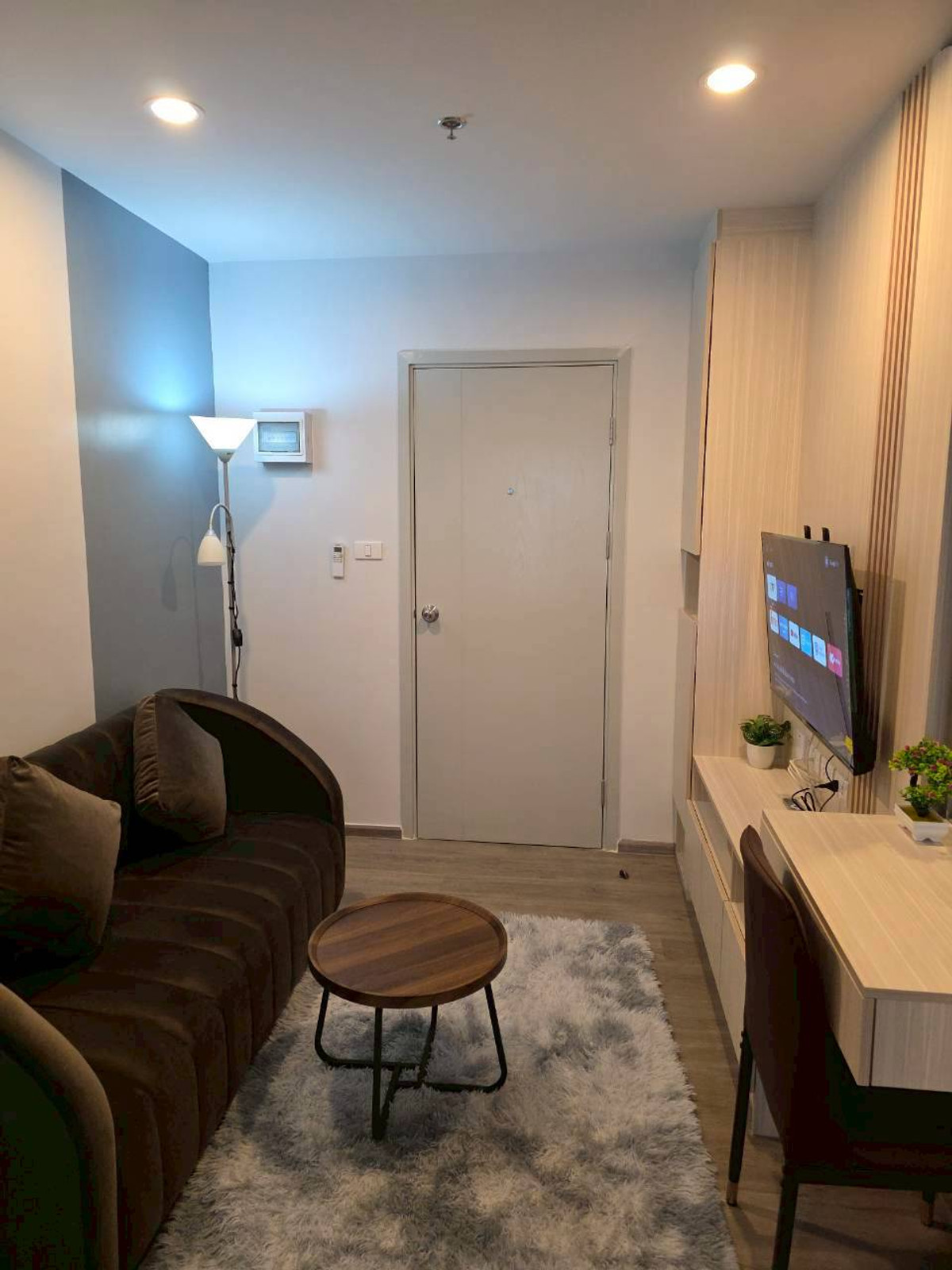 For RentCondoThaphra, Talat Phlu, Wutthakat : Condo for rent, Regent Home Wutthakat, Building A, 24th floor, built-in, luxurious throughout the room, open view, very beautiful, rental price 12,000 baht.